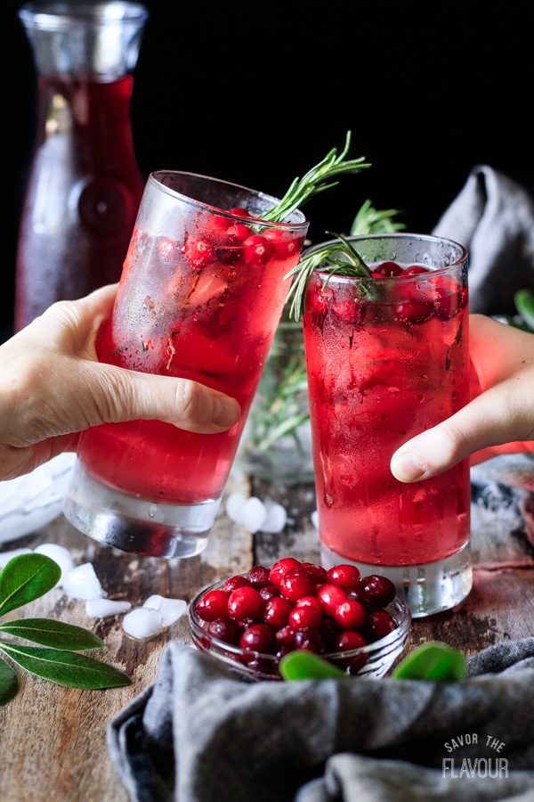 cranberry mocktails - friendsgiving ideas