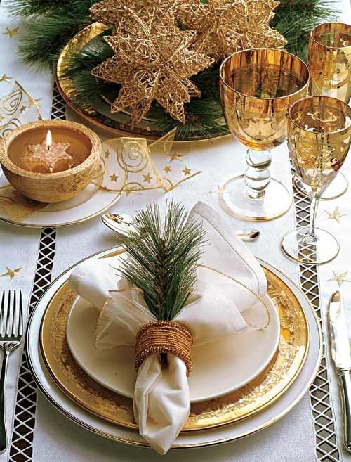 golden luxury holiday tablescapes