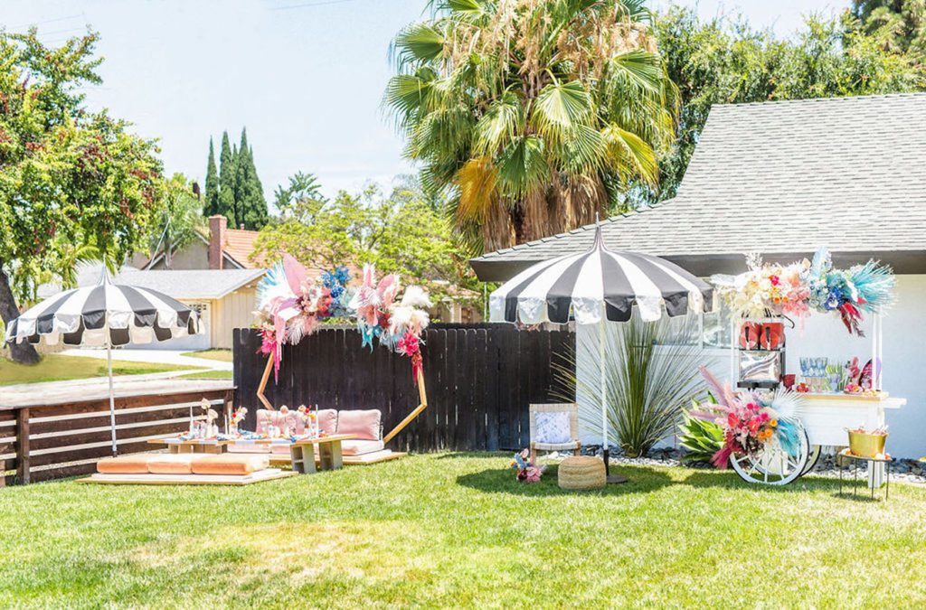 contactless holiday entertaining outdoor picnic set up