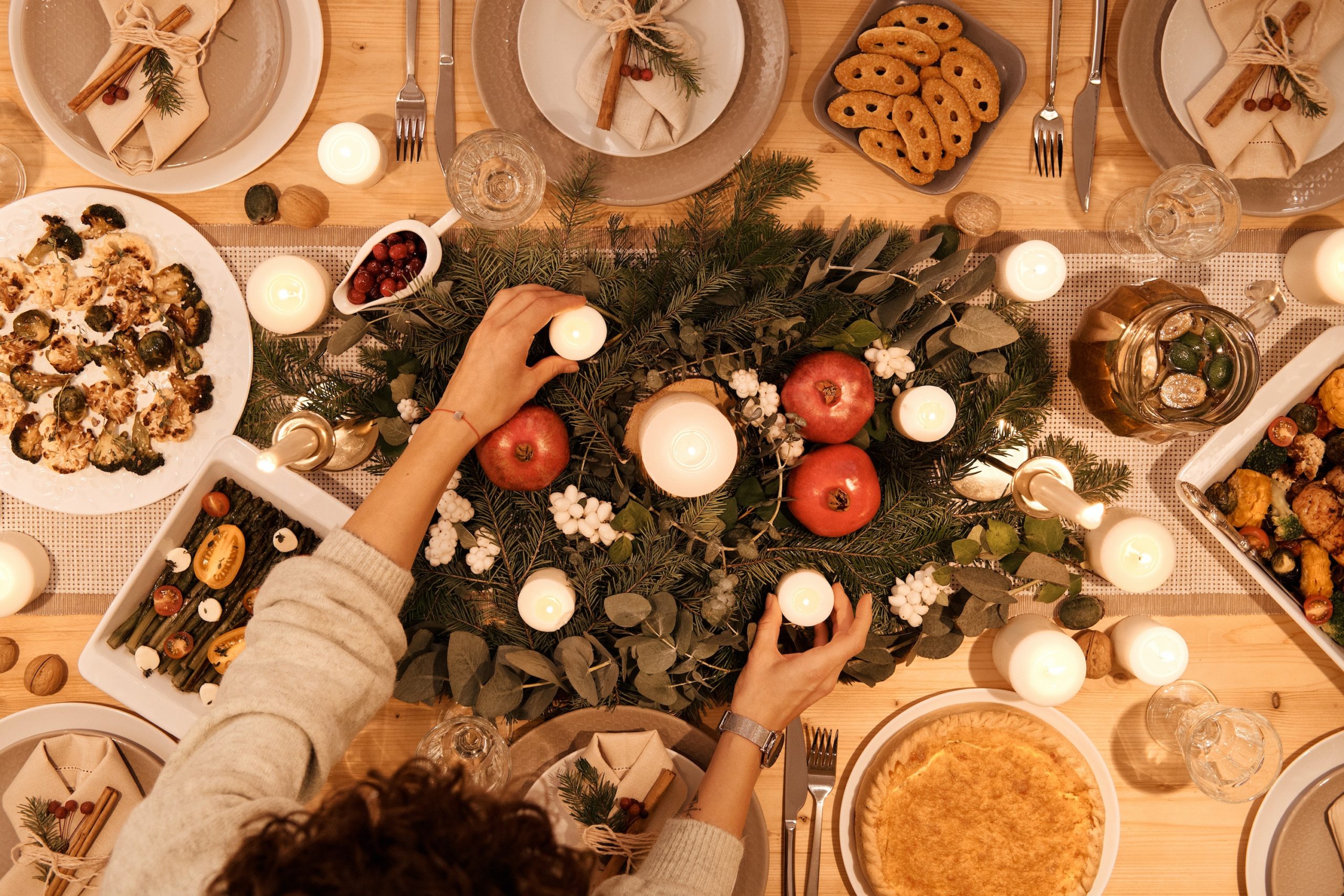 christmas dinner tablescapes pexels