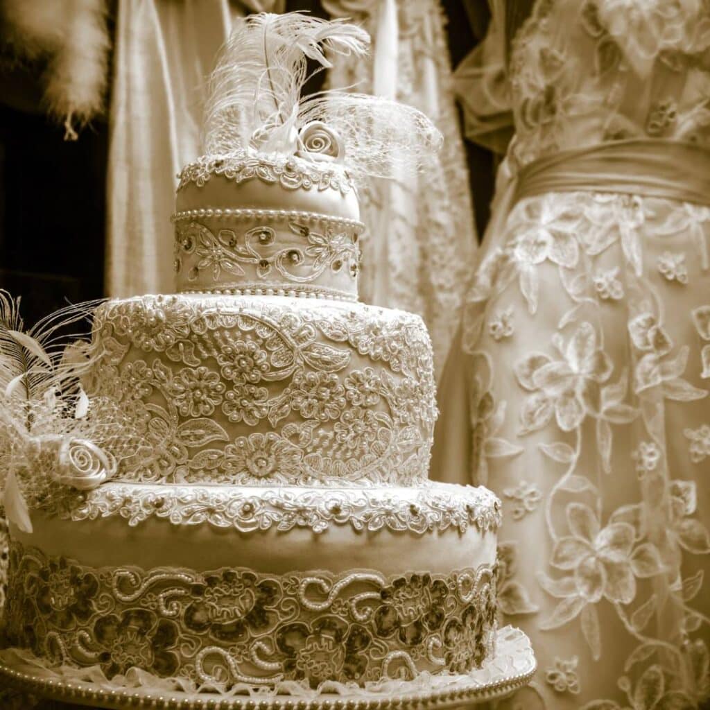 70s insired wedding cake